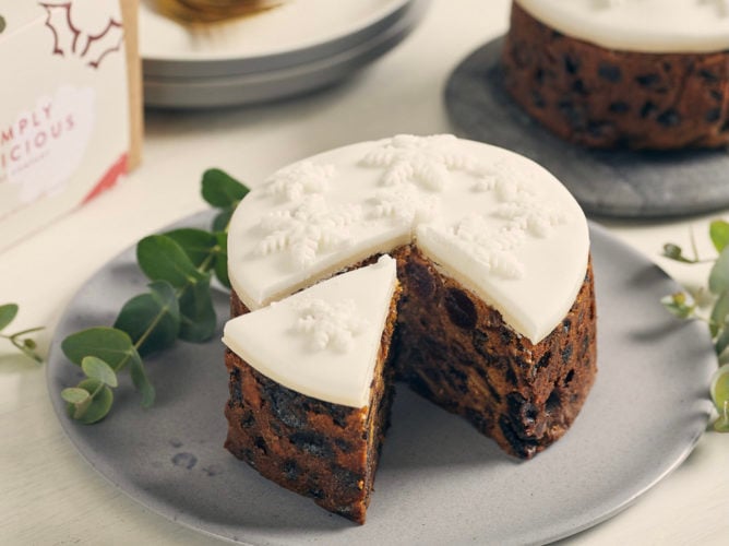 Round Christmas Cake in a Gift Box